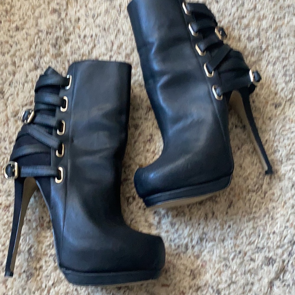 Bebe lace up stiletto bootie size 8 brand new, faux leather